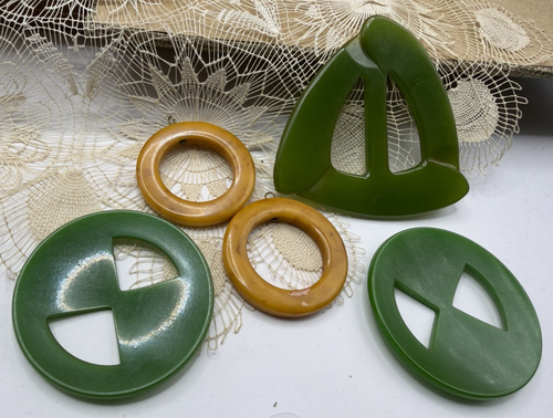 Vintage Green Carved Bakelite Lot Buckles/Tshirt Ties & Butterscotch Pendants - Picture 1 of 9
