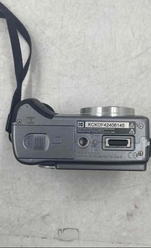 Kodak EasyShare DX7440 Silver 4X Optical Zoom Point & Shoot Digital Camera - Image 3 of 4
