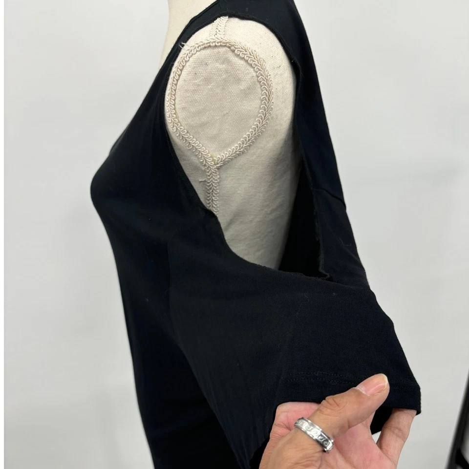 Top para mujer Talula Aritzia negro hombro frío talla pequeña - informal y elegante Foto 4 de 4