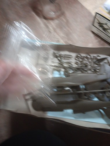 2006 Revell P-40B Tiger Shark 1:48 Scale Kit - Picture 8 of 10
