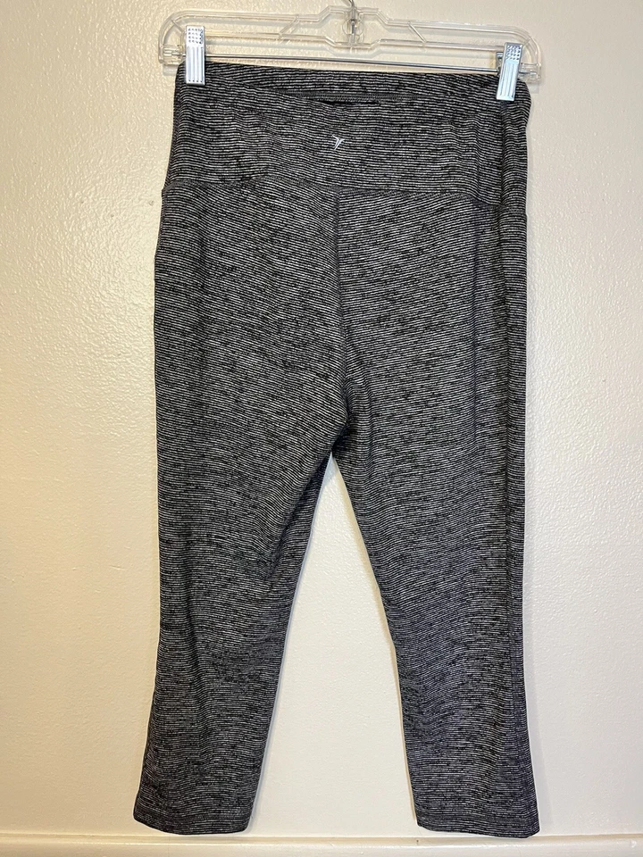 Old Navy Maternity Active Go Dry Crop Leggings  Gray Black Stripes Sz Small - Image 3 of 4