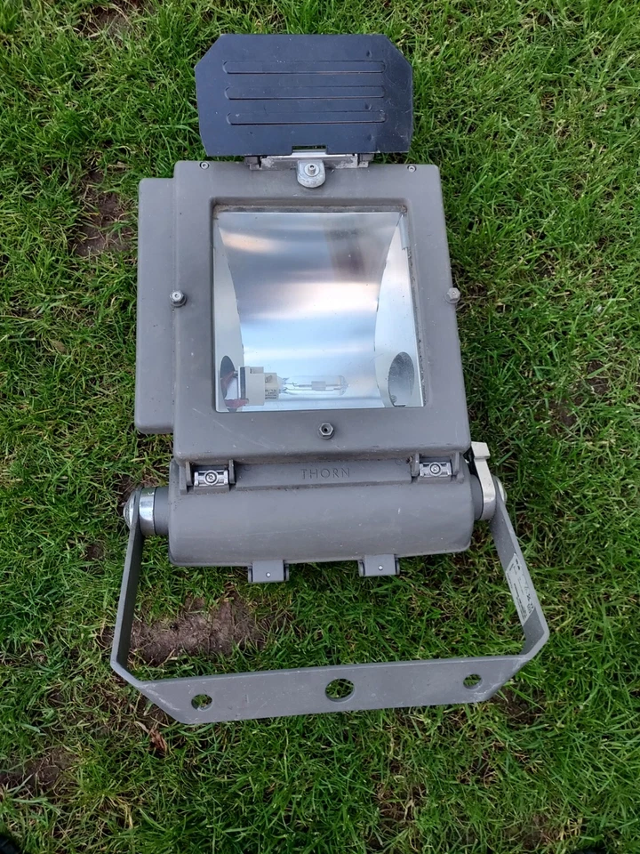 Thorne Floodlight  35W-70W Cpo Lamp Included Security  Lighting, Garden Lighting - Image 2 of 4