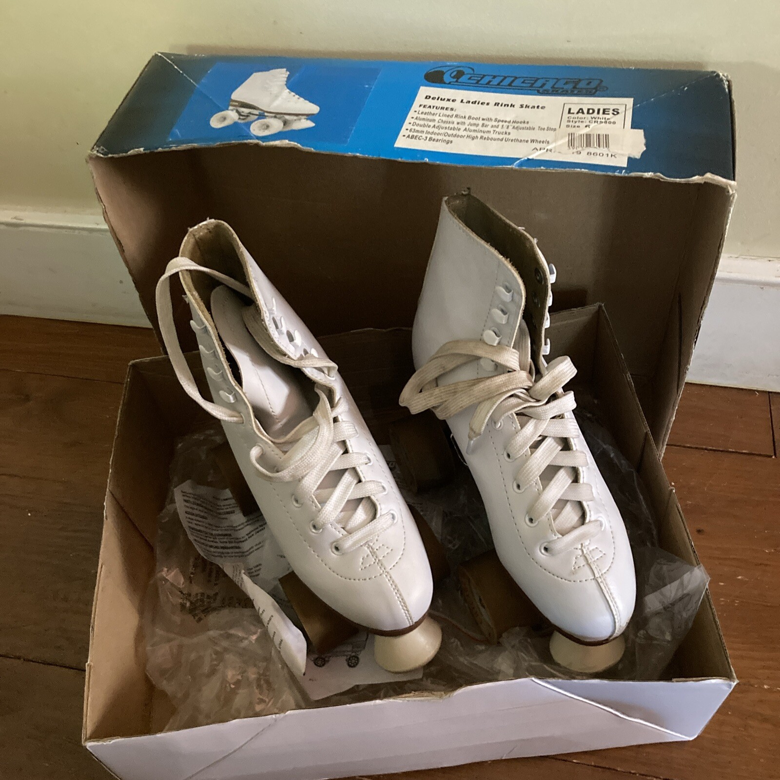 Ladies And Girls Classic Size 6 Please Read