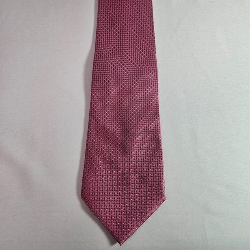 NWT IZOD 100% Silk Tie Geometric Pink 4" x 58" New - Picture 3 of 8