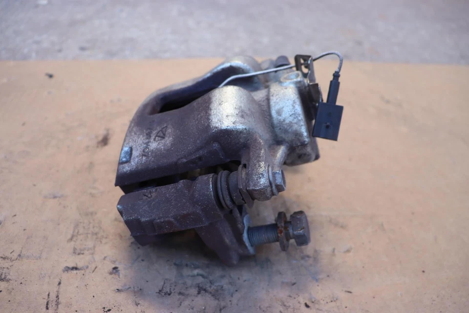 Pinza de freno trasera derecha Dodge Ram Promaster 1500 2014-2021 tracción delantera OEM Foto 4 de 4