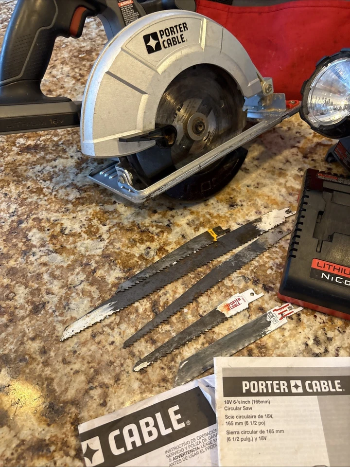 PORTER-CABLE 18 VOLT CORDLESS  4 TOOL COMBO SET W/ 2 BATTERIES AND CHARGER - Image 3 of 4