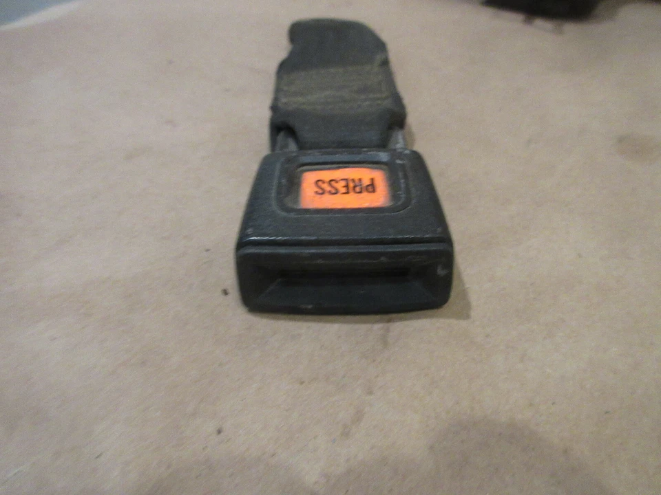 法拉利 Mondial 3.2,Mondial t- 后座皮带扣 -P/N 61245500 — 第 2/4 张图片