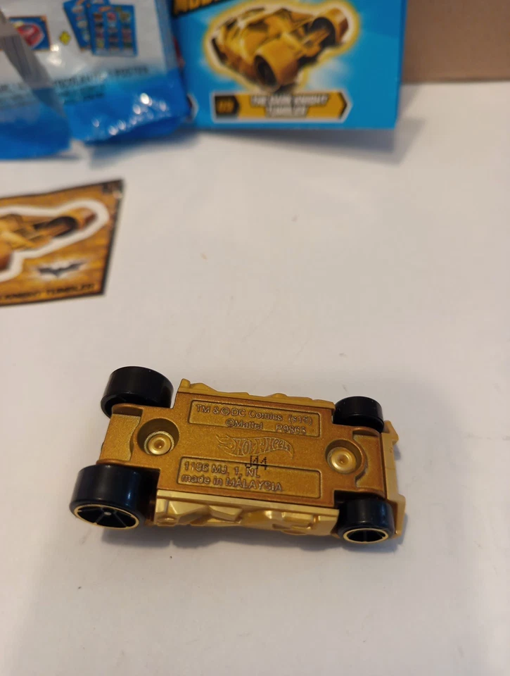 The Dark Night Tumbler Hot Wheels Batman Gold Mystery Models - Immagine 4 di 4