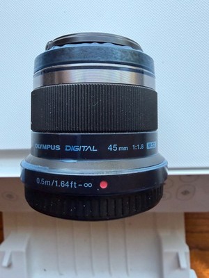 Olympus M.Zuiko Digital 45mm f/1.8 Standard Lens Black Model