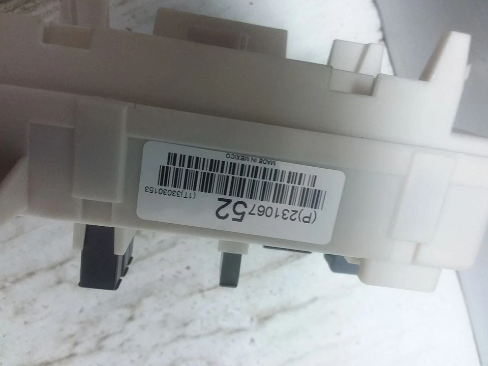 Caixa de junção fusível de cabine 2014 GMC Acadia 23106752 - Imagem 3 de 4