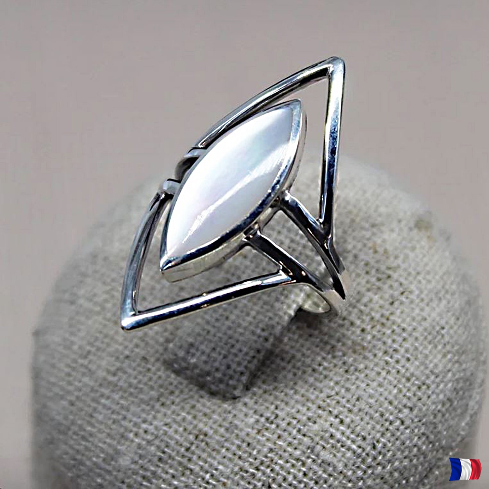 Bague femme argent 925 anti-allergie avec nacre ovale : finis les doigts verts
