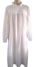 Vintage Carriage Court White Flannel Embroidered Modest Granny Night Gown M EUC