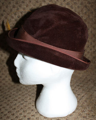 VINTAGE Bowler Hat Brown Velvet AMAZING Feathers S Yellow  display picture 1