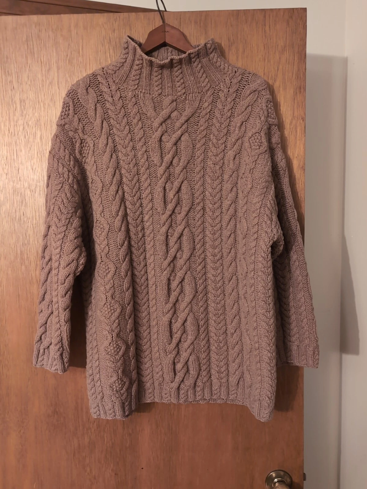 Abercrombie& Finch Handmade 100% Wool Size Medium Mens Sweater