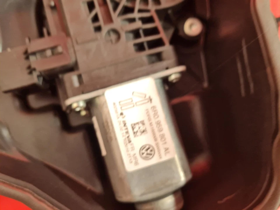 REGULADOR VENTANA SEAT IBIZA + MOTOR LADO PASAJERO DELANTERO LADO CERCANO LH 2014 5 PUERTAS Foto 4 de 4