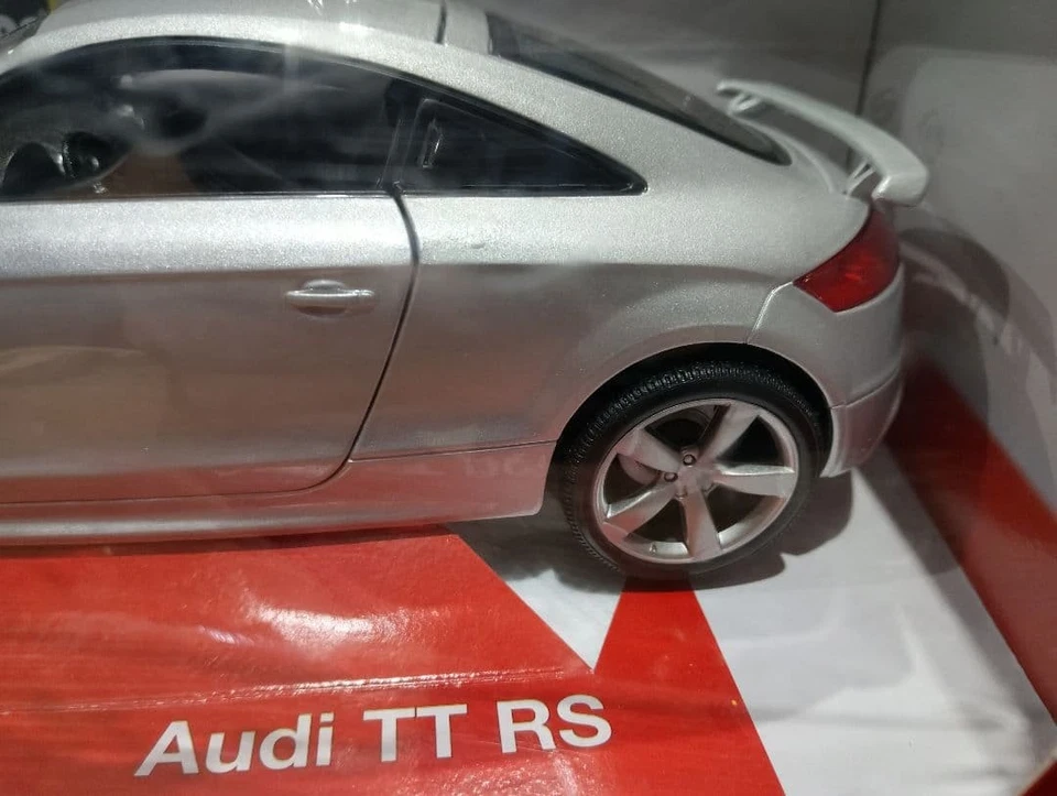 1/18 Audi 2a generazione TT RS auto pressofusa argento - Immagine 3 di 4