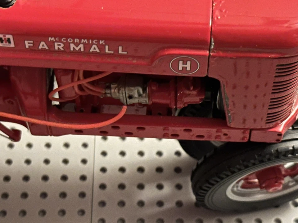 1/12 Franklin Mint - International Harvester McCormick Farmall Model H Tractor - Image 2 of 4