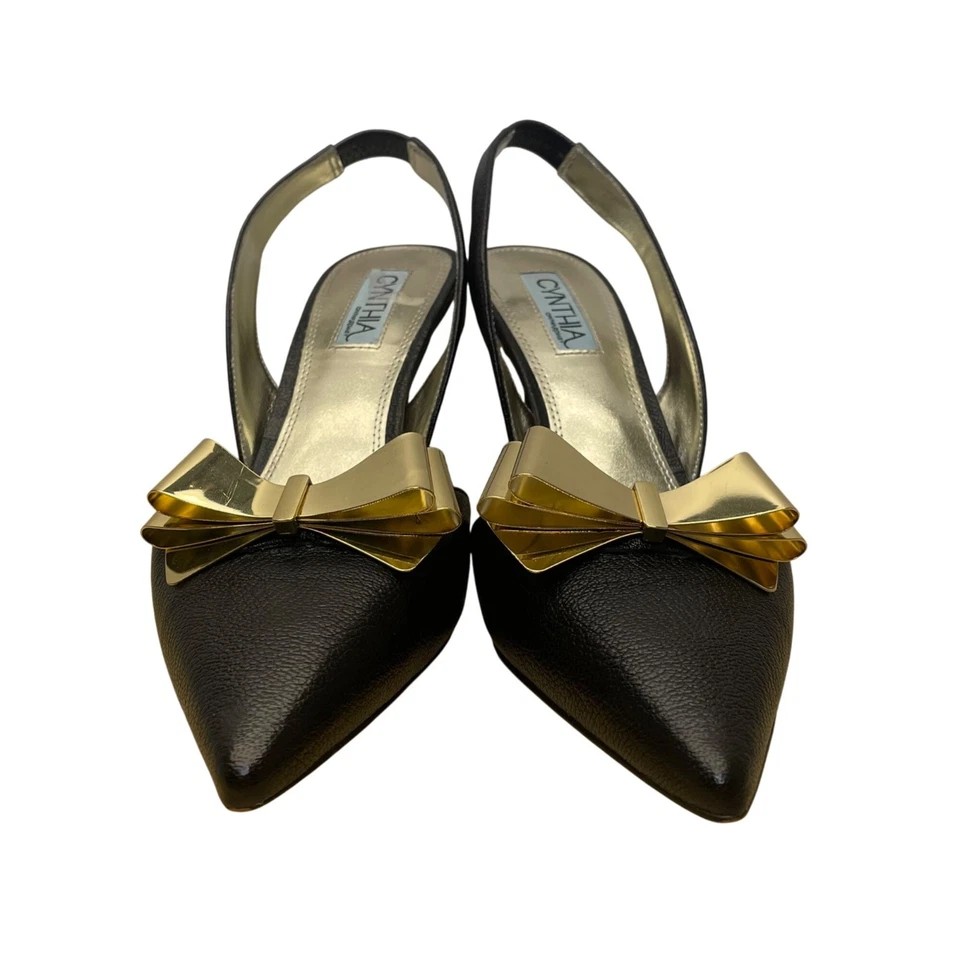 Tacones Cynthia Rowley para mujer de cuero negro dorado con lazo en punta talla 9M Foto 2 de 4
