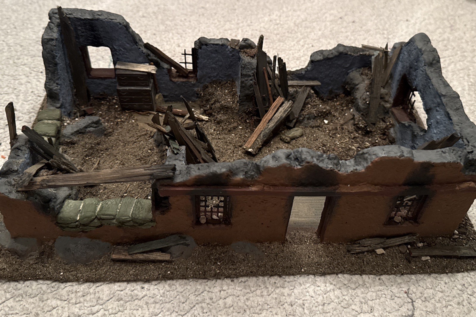 Atherton Scenics 9601PT WWII Bombed-Out One Story Building Pro Painted