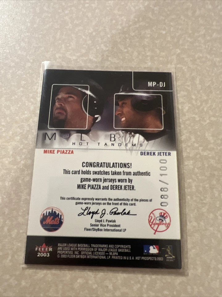 Camiseta deportiva Fleer Hot Prospects Derek Jeter Mike Piazza 2003 usada en tándems/100 Foto 2 de 2