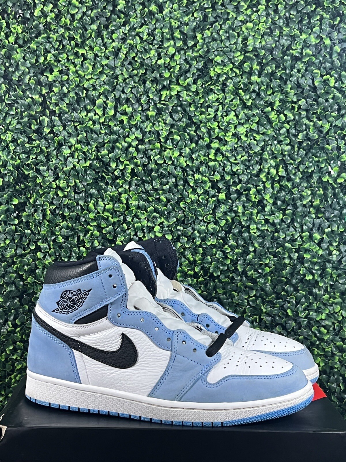 Nike Air Jordan 1 Retro High OG “University Blue” SIze 9.5 OG Box