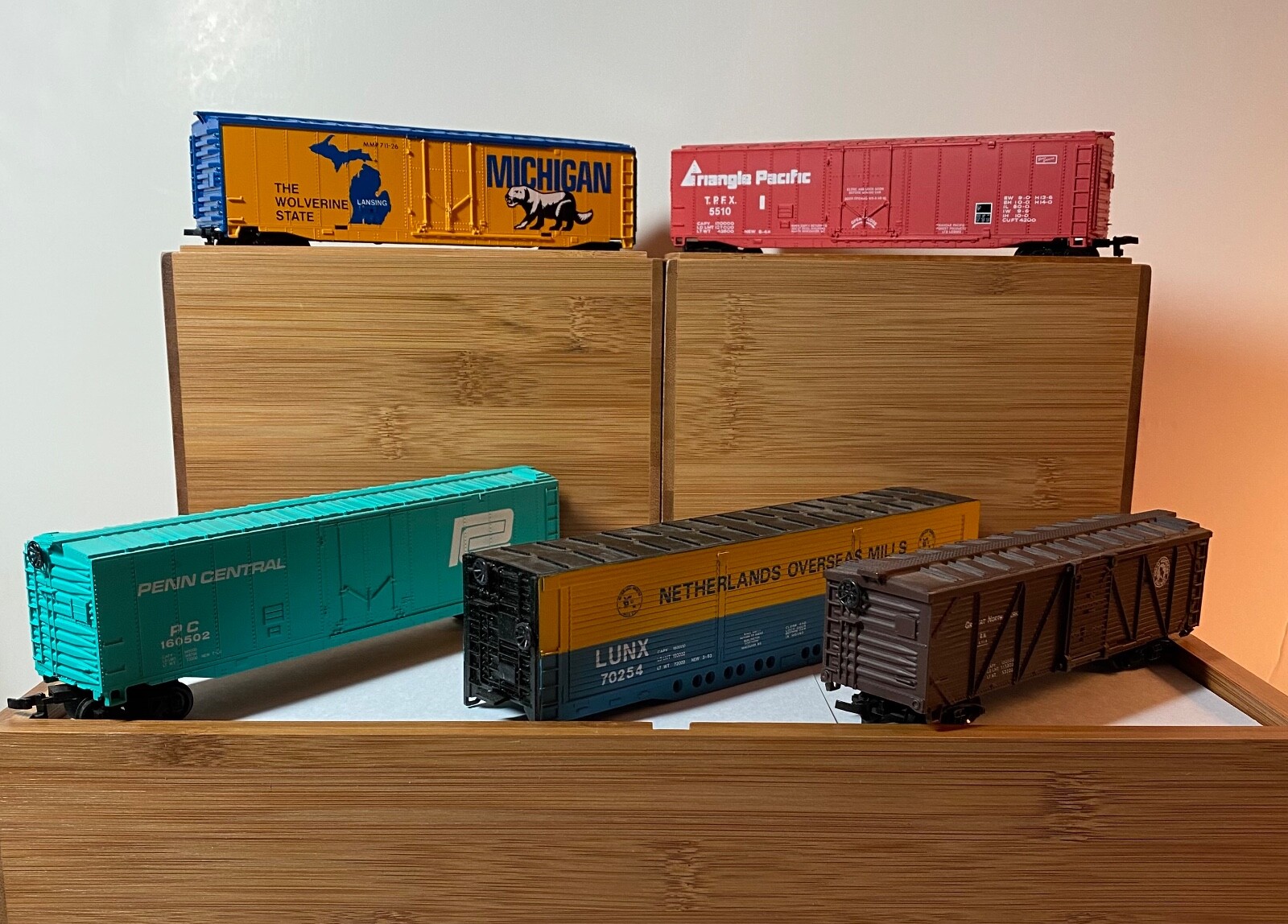 HO Gauge Model Train Box Cars Lot of 5MantuaBachmannLifeLike Mix eBay