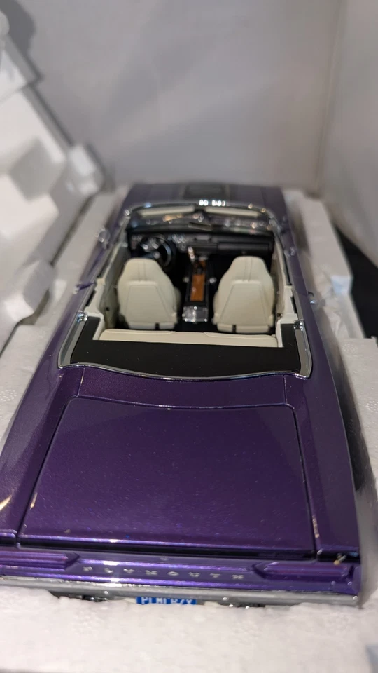 GMP ACME 1:18 1970 PLYMOUTH ROAD RUNNER CONVERTIBLE- IN VIOLET W/ WHITE INTERIOR - Image 4 of 4