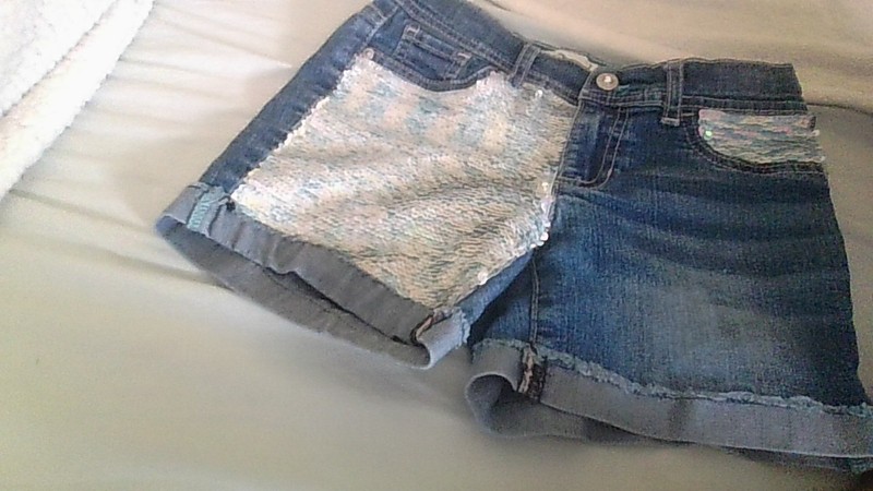 Jordache Size 7 Flip Sequin Denim Shorts Roll Hem 22"W x 4" Inseam *Adjstr Flaw