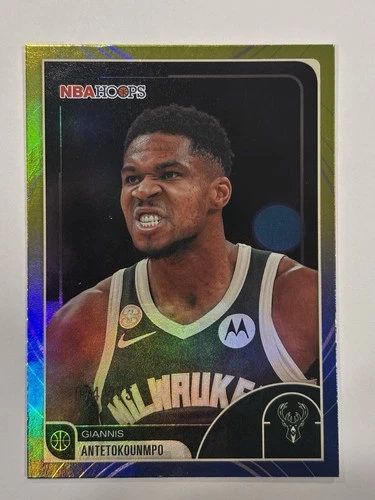 2025-26 Topps NBA Hoops Giannis Antetokounmpo Blue and Yellow /275 #165 Bucks