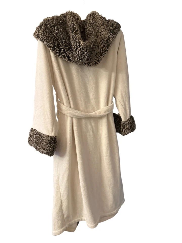 Pottery Barn Faux Fur Trim Hooded Bathrobe - Image 4 of 4
