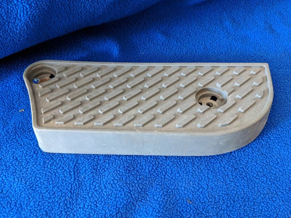 Placa alfombrilla trasera lado pasajero Lexus LX470 1998-2002 gris: paso OEM LF10 Foto 3 de 4