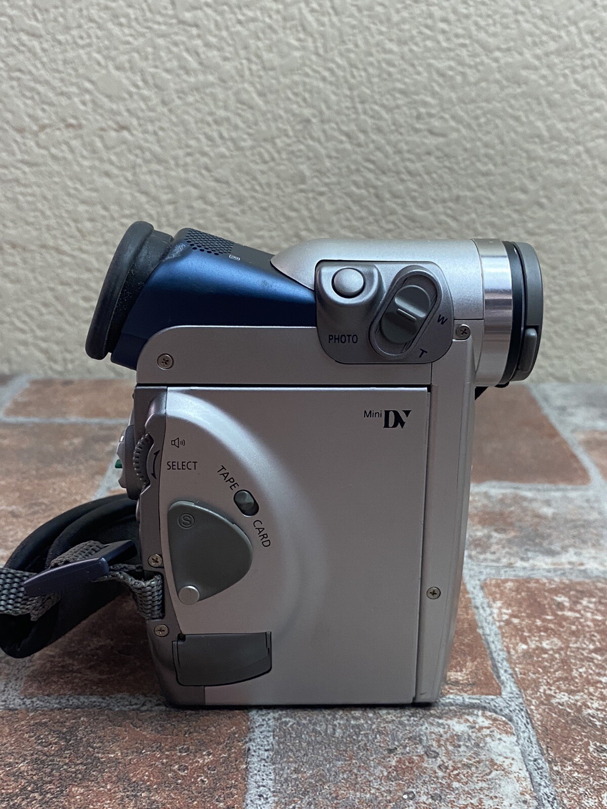 Canon Elura 40 MC Digital Video Camera 200X Digital Zoom (SEE