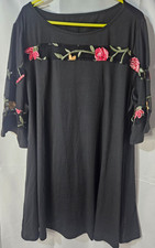 Unbranded size 4XL ladies black dress floral lacy detail.
