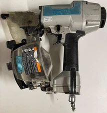 Makita AN611 2-1/2" Siding Coil Nailer with Case - Lightly Used Works Perfectly