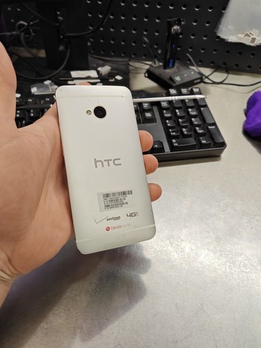 HTC One M7 - HTC6500LVW - Silver - Verizon - Android Smart Phone - Picture 4 of 5