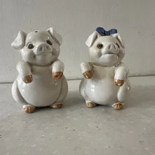 VTG Ceramic Sitting Pig Salt & Pepper Shakers – His & Hers Pair, Cute Farmhouse