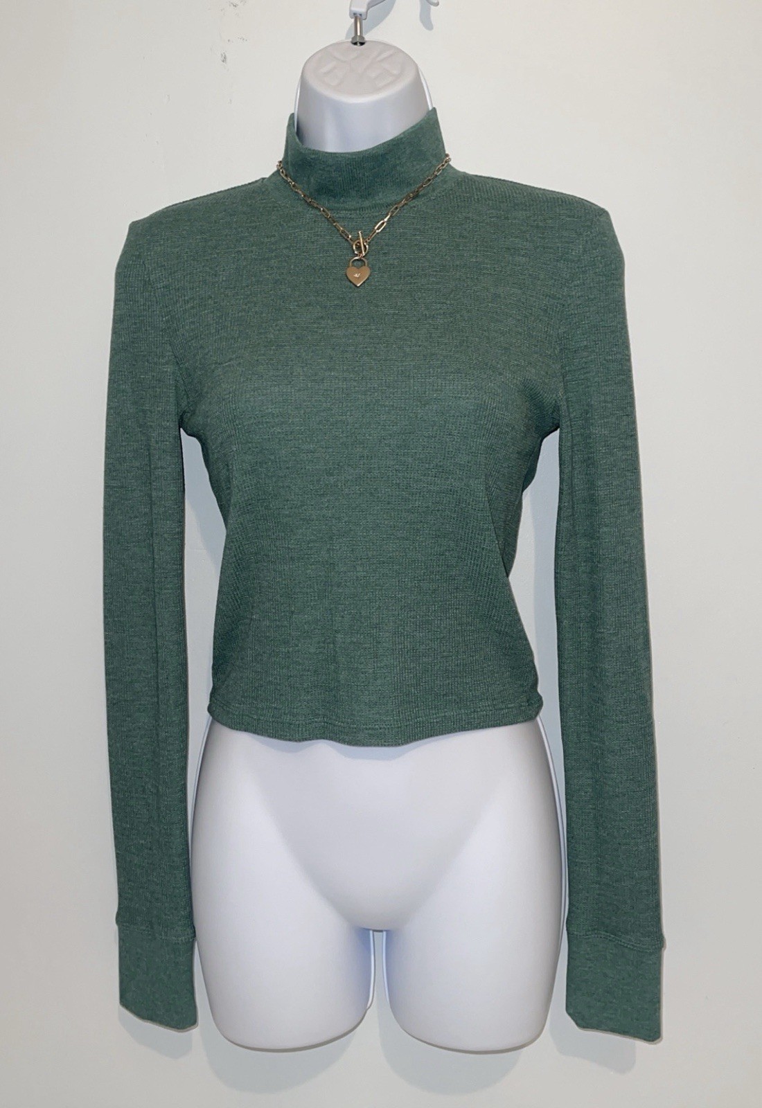 Women’s American Eagle Green Longsleeve Cropped Top Turtleneck Size Medium