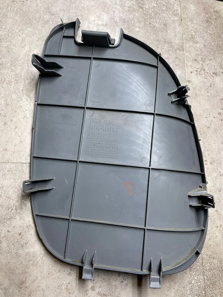 Pontiac Vibe LH 2009-2010 área de carga trasera cubierta de almacenamiento luz trasera acceso Foto 4 de 4