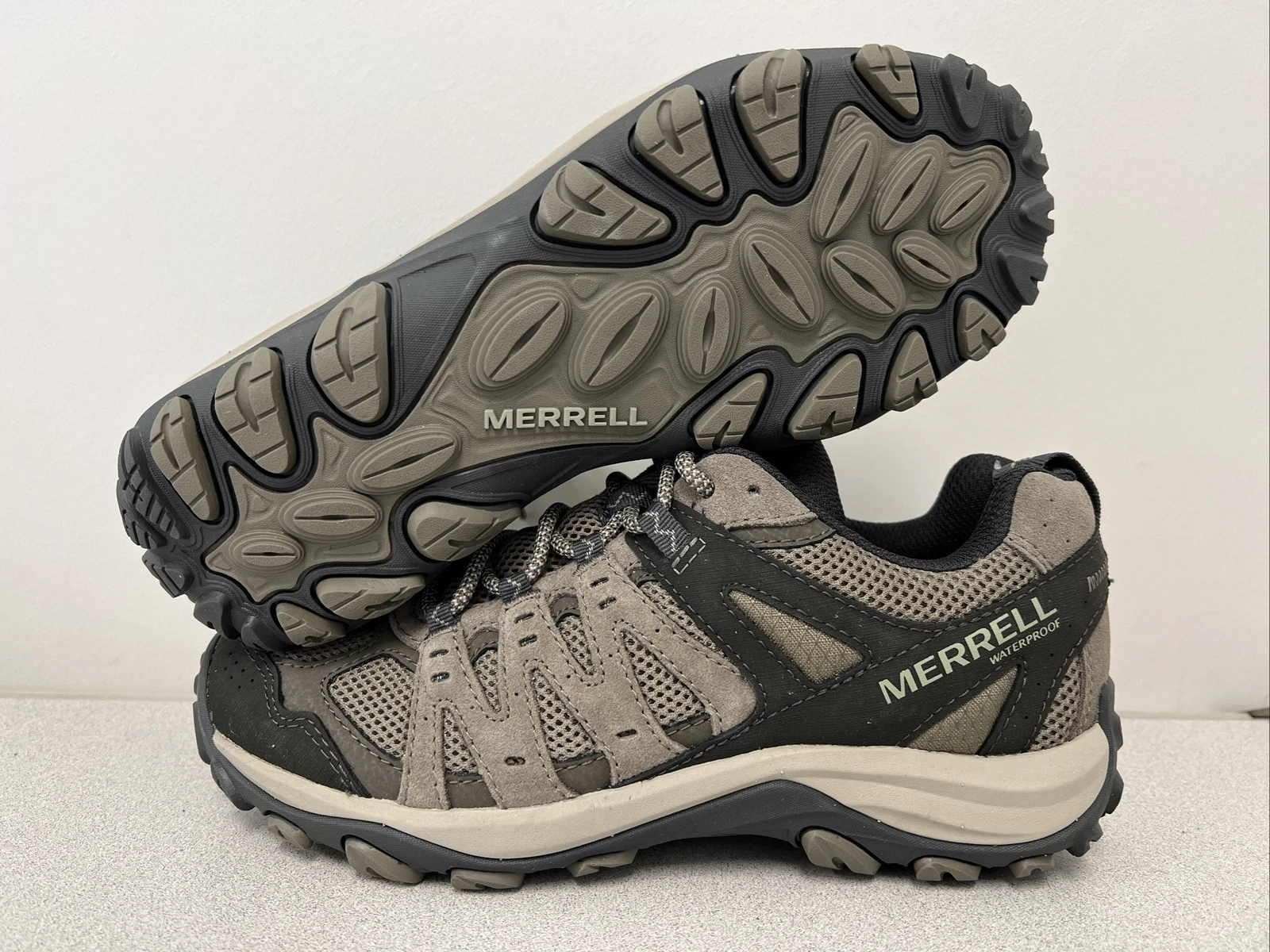 Merrell "ACCENTOR 3 WATERPROOF" Women's size 7 Trail Boots Hiking Camping