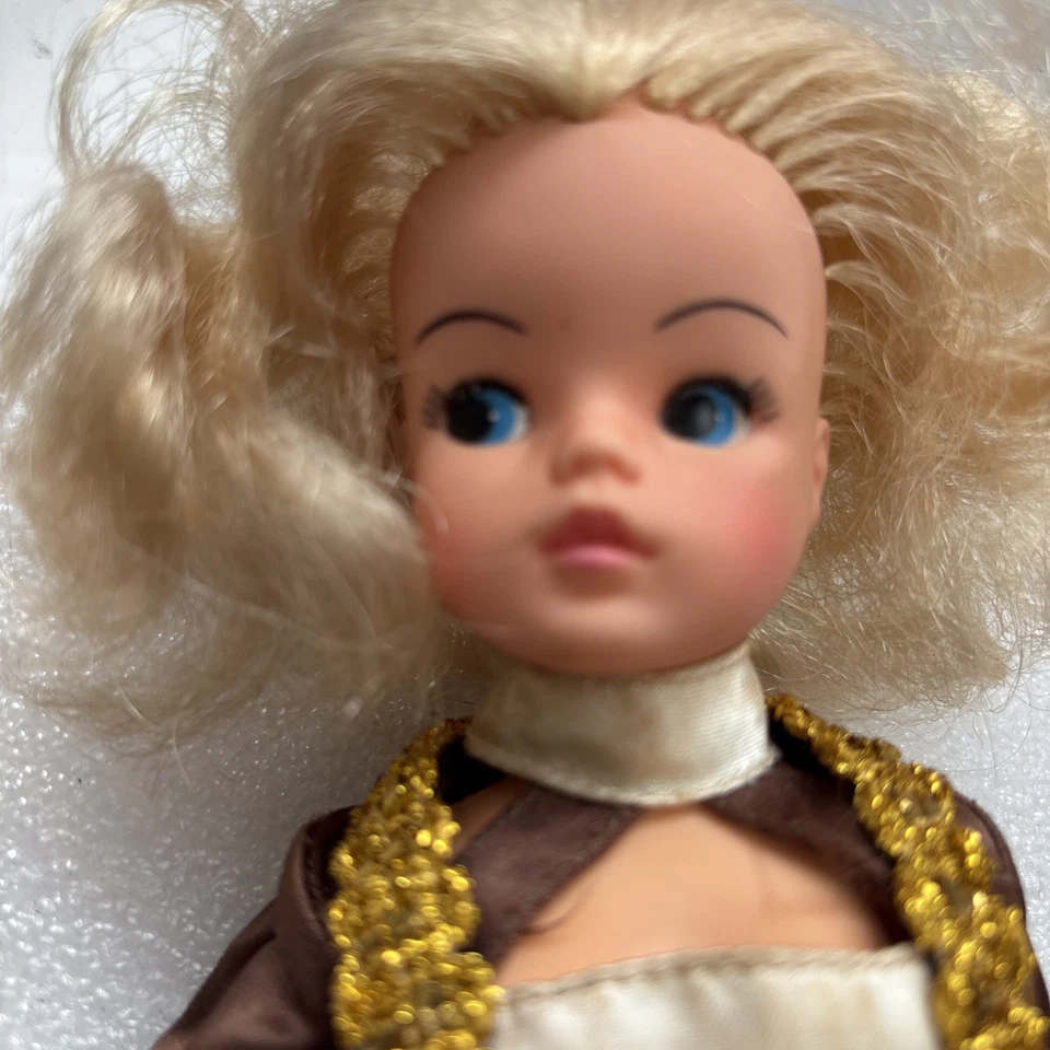 Muñeca vintage Marx Sindy y vestido original punto de noche 1977 Hong Kong Foto 3 de 4