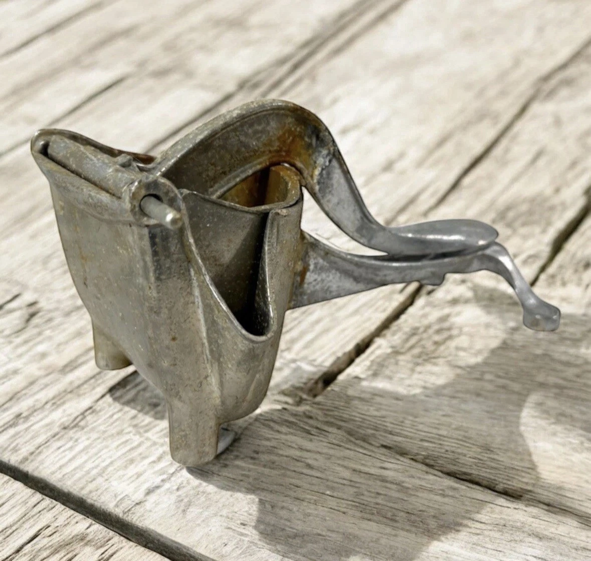 Vintage Cast Aluminum Citrus Juicer Press Squeezer Taiwan - Farmhouse Kitchen