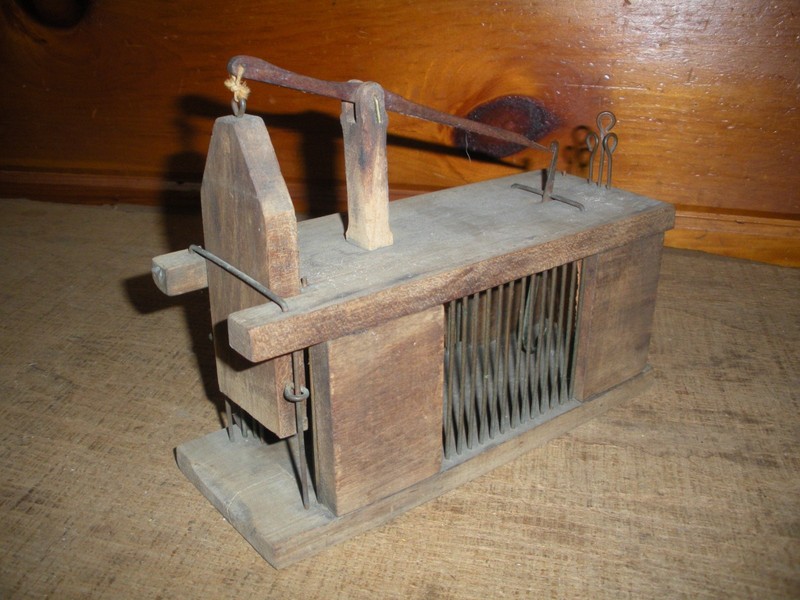 Antique Primitive Handmade Mouse Trap / Working Order