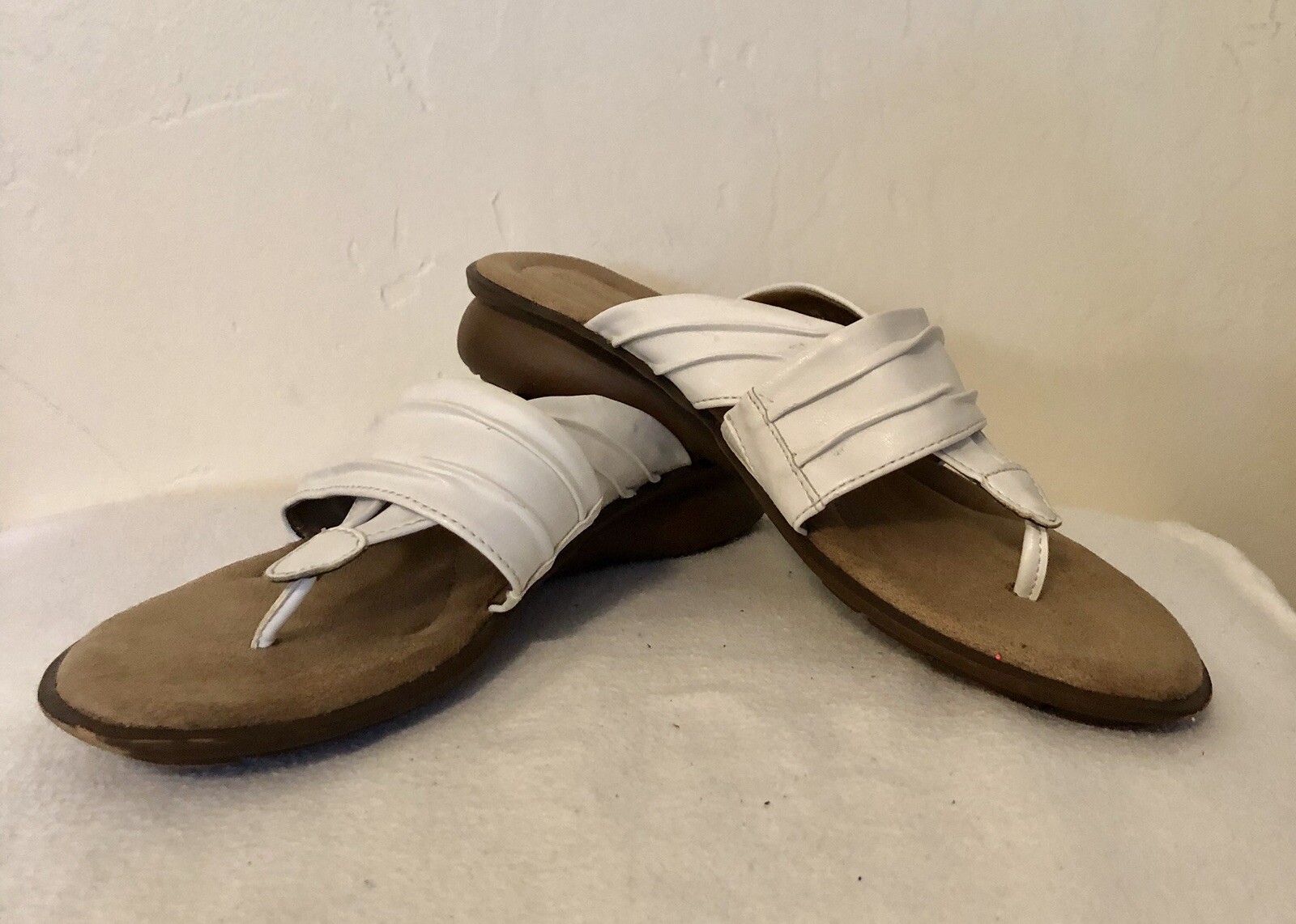 Naturalizer Joi Women's Sandals White Slip On Size Cushioned Footbed 7