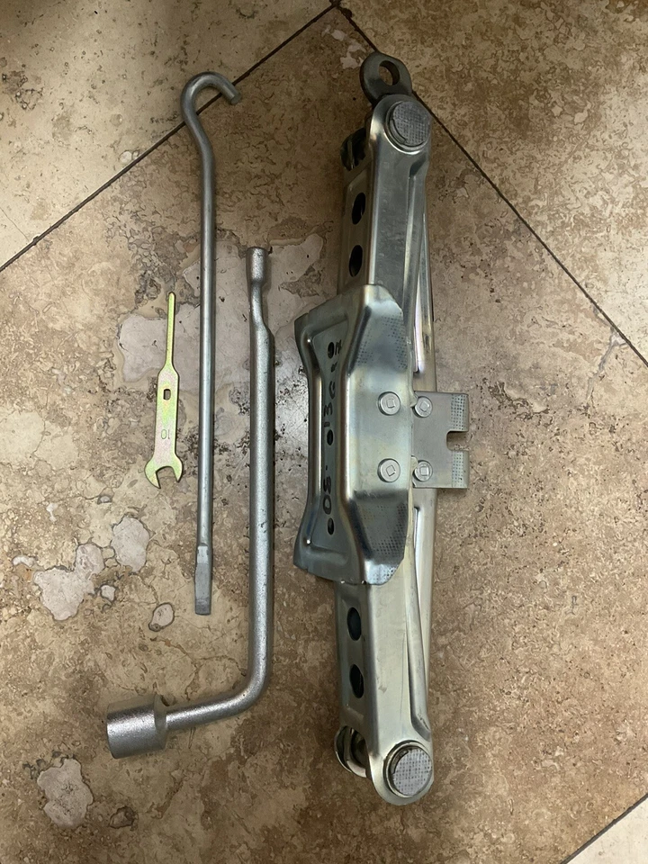 Conector y herramientas para neumáticos Infinity G37 2008-2009-2010-2011-2012-2013 OEM Foto 2 de 4