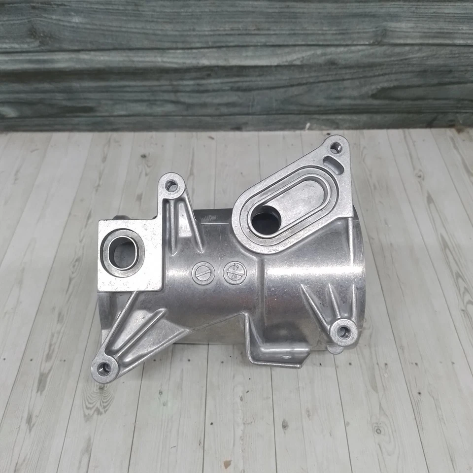 Mercedes Benz A112 184 0102 Oil Filter Housing 128522 / 2300865 NOS - Image 2 of 4