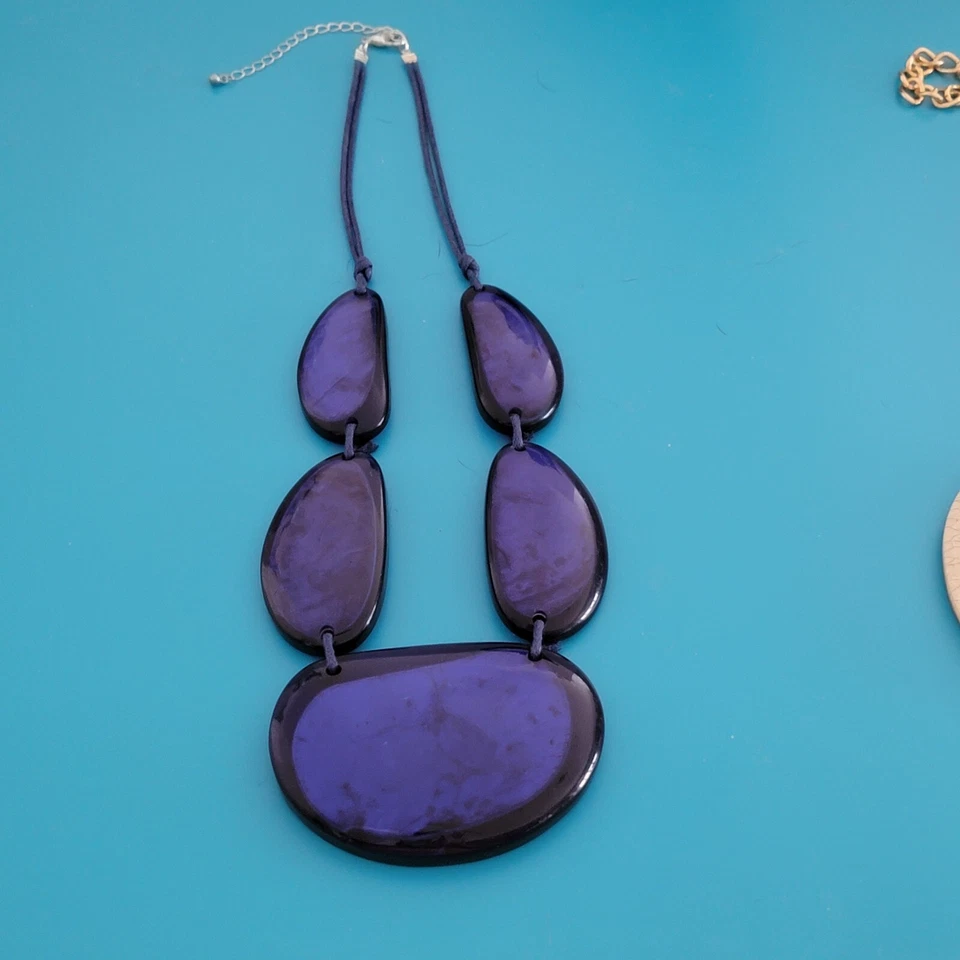 DECLARACIÓN 4 FABULOSOS Y GRANDES COLLARES ACRÍLICOS COBALTO, CONCHA, BLANCO Y ROSA Foto 2 de 4