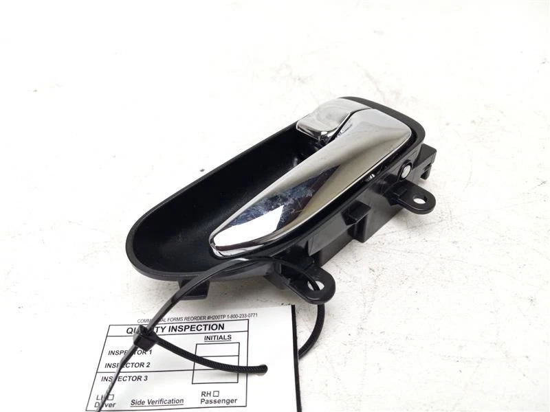 Manija de puerta interior delantera derecha Nissan Rogue 2011-2014 OEM 47447  Foto 2 de 4