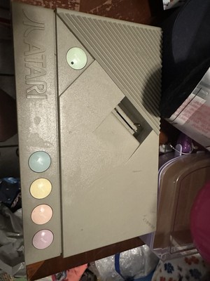 Atari XE System - Keyboard - Gun s
