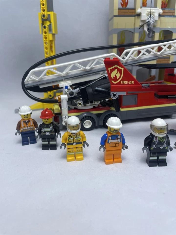 LEGO City Fire 60216 DOWNTOWN FIRE BRIGADE w/ 5 Minifig 98% Complete 2019 - Image 2 of 4