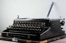 Rare Vintage Historical 30s ERIKA 5 Typewriter From Seidel & Naumann With Case thumbnail